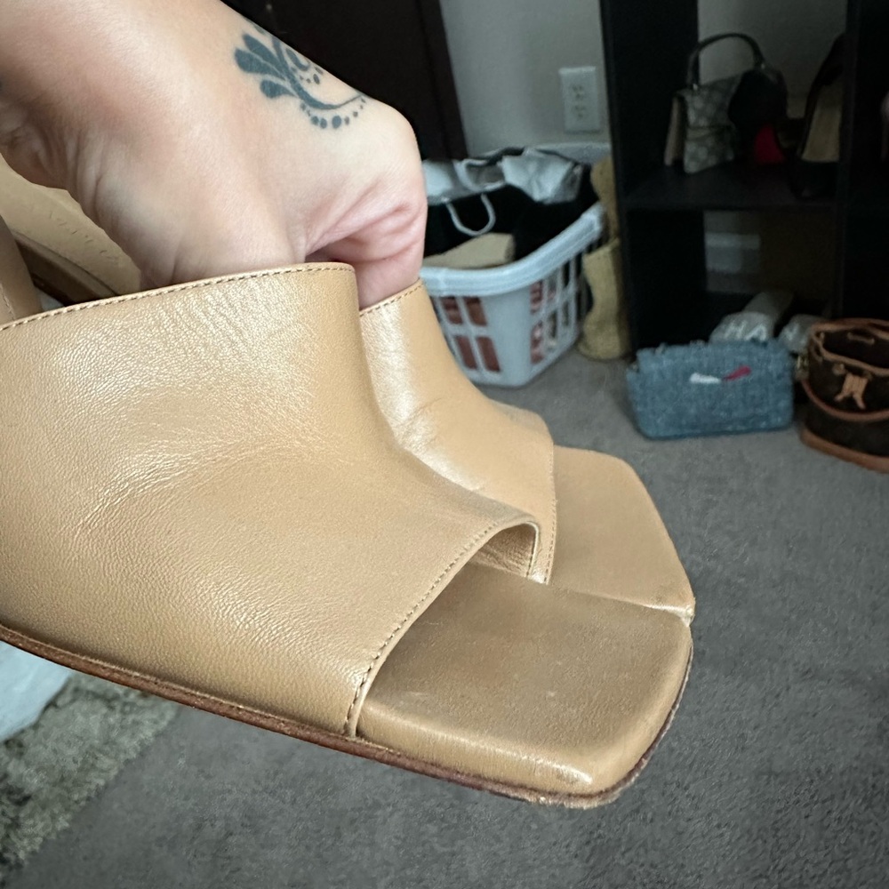Bottega Veneta Beige Leather Heels - Picture 6 of 7